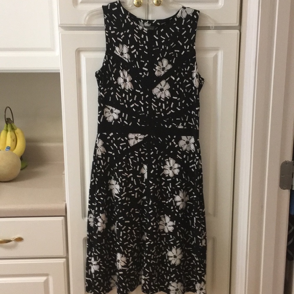 Black and white Taylor summer knit dress  size 6